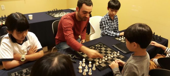 Kore’de Çocuklara Satranç Öğretmek
